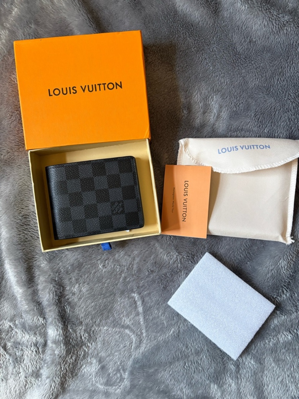 LV Men’s Wallet